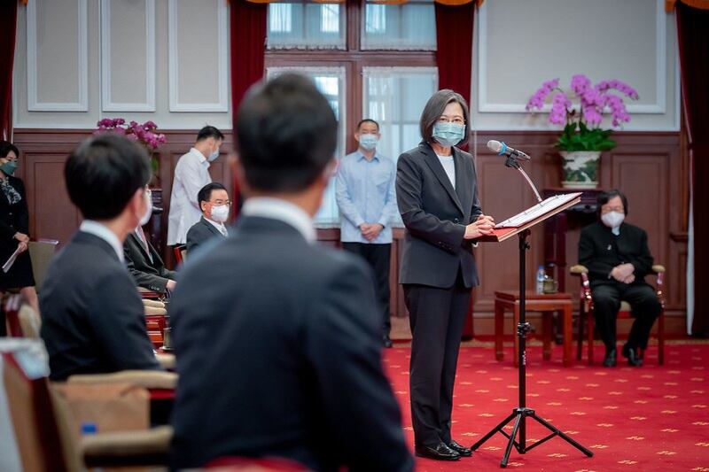 台湾总统蔡英文5日接见日本自民党青年局众议员访团。(台湾总统府提供)