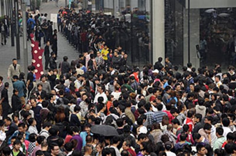 iphone4_crowd305.jpg