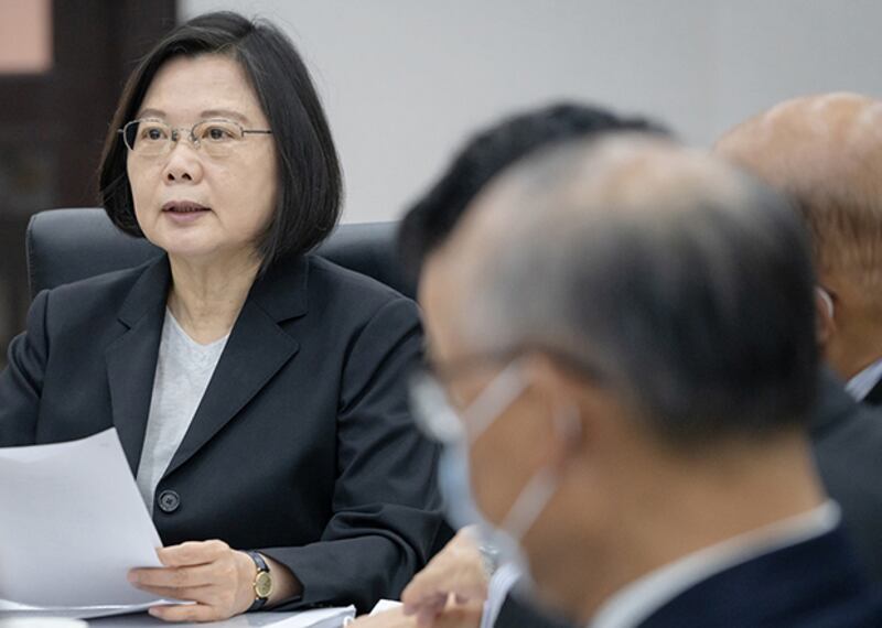 2020年10月31日，總統蔡英文：中國解放軍最近在週邊海域事活動，對區域安全情勢已造成衝擊。（總統府提供）