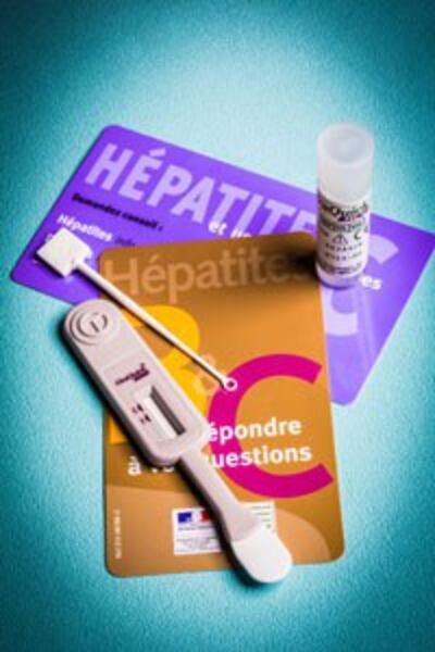 Dụng cụ xét nghiệm nhanh viêm gan siêu vi C. AFP photo