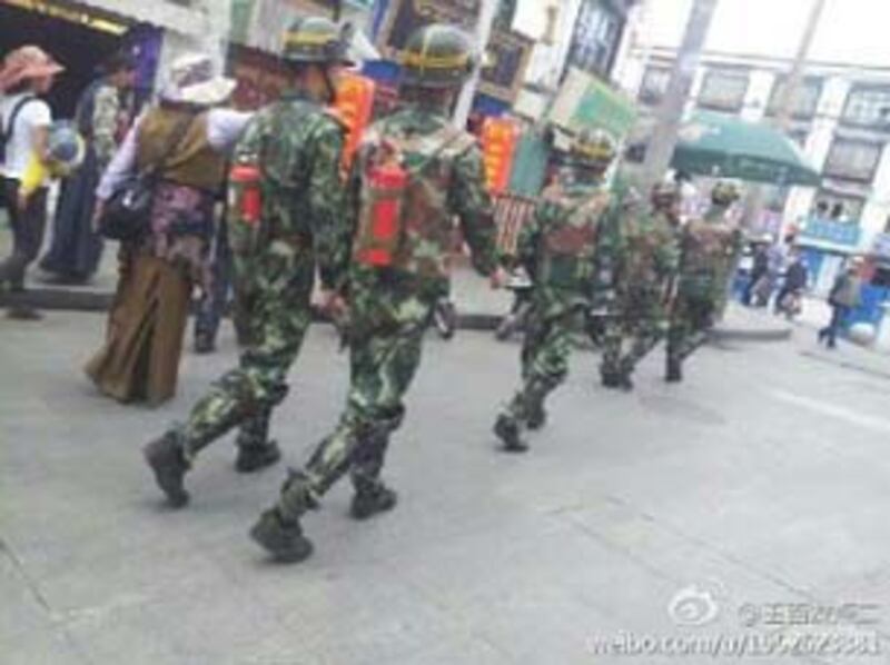 图片：2012年5月27号拉萨自焚事件后的场景。（网友上传新浪微博）