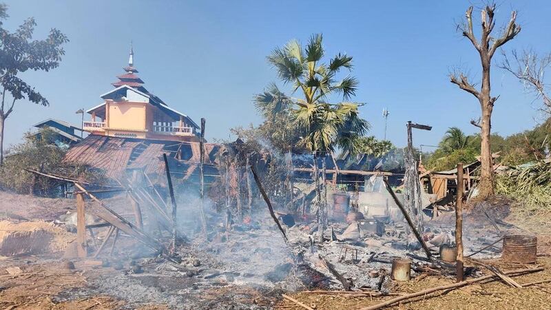 လေကြောင်းတိုက်ခိုက်မှုကြောင့် ပျက်စီးသွားသည့် မြိုင်မြို့နယ်၊ ဆုံကုန်းရွာရှိ အဆောက်အအုံတချို့အား ၂၀၂၅ ခုနှစ်၊ ဖေဖော်ဝါရီလ ၂၅ ရက်နေ့က တွေ့ရစဥ်။ (Photo: Facebook/ Red Peacock)