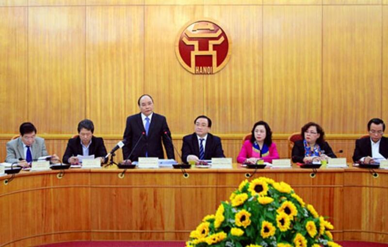 Đoàn giám sát của Hội đồng bầu cử quốc gia do Phó thủ tướng Nguyễn Xuân Phúc, trưởng đoàn giám sát Hội đồng bầu cử quốc gia dẫn đầu trong buổi làm việc với Ủy ban bầu cử thành phố Hà Nội hôm 15/3/2016.