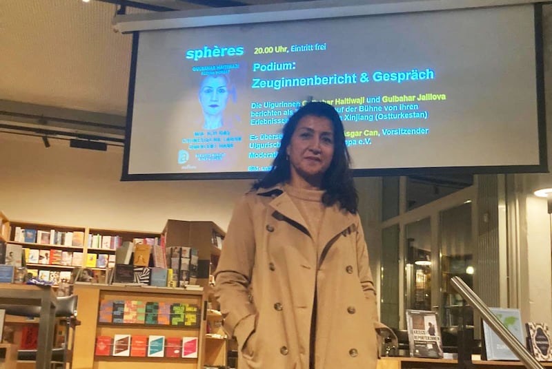 گۈلباھار خاتىۋاجى خانىم شىۋېيتسارىيەنىڭ زۈرىخ شەھىرىدە ئۆتكۈزۈلگەن گۇۋاھلىق بېرىش پائالىيىتىدە. 2023-يىلى.