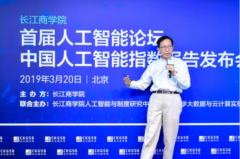 长江商学院的许成钢教授。(Public Domain)