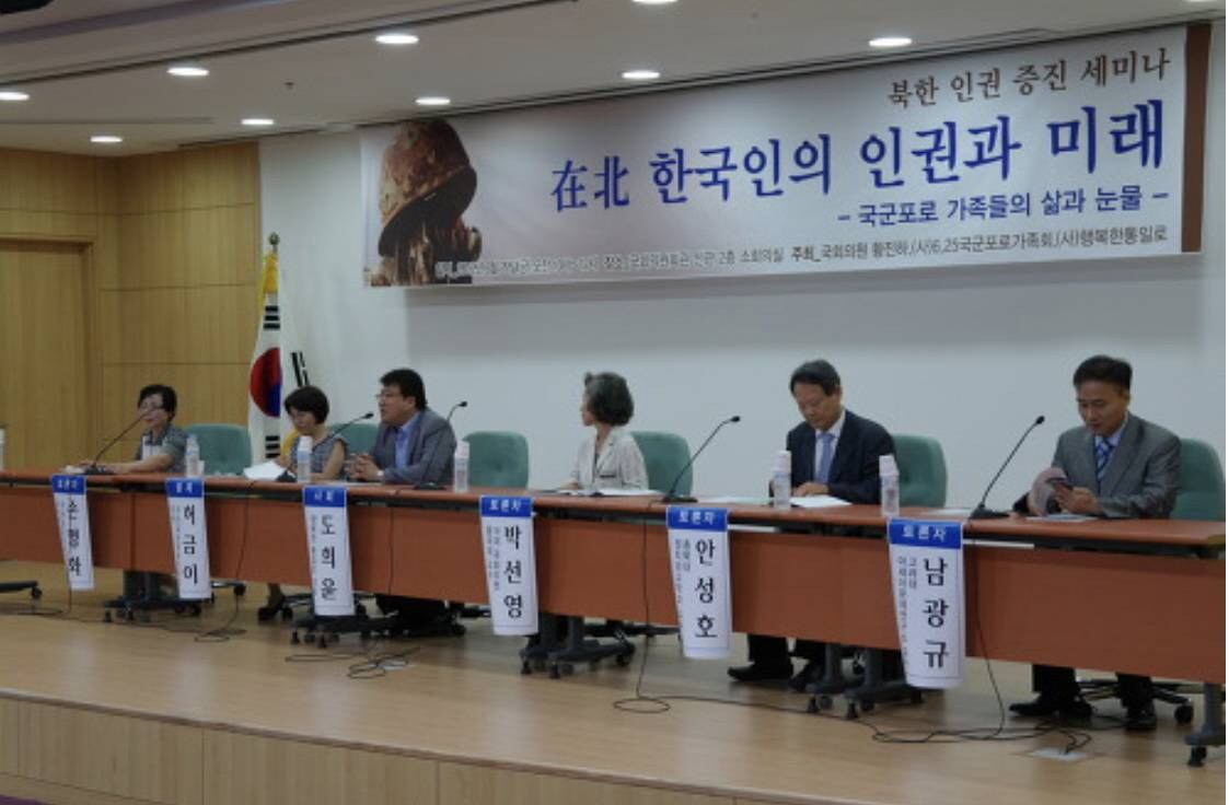도희윤 대표의 사회로 진행 중인 토론 모습.