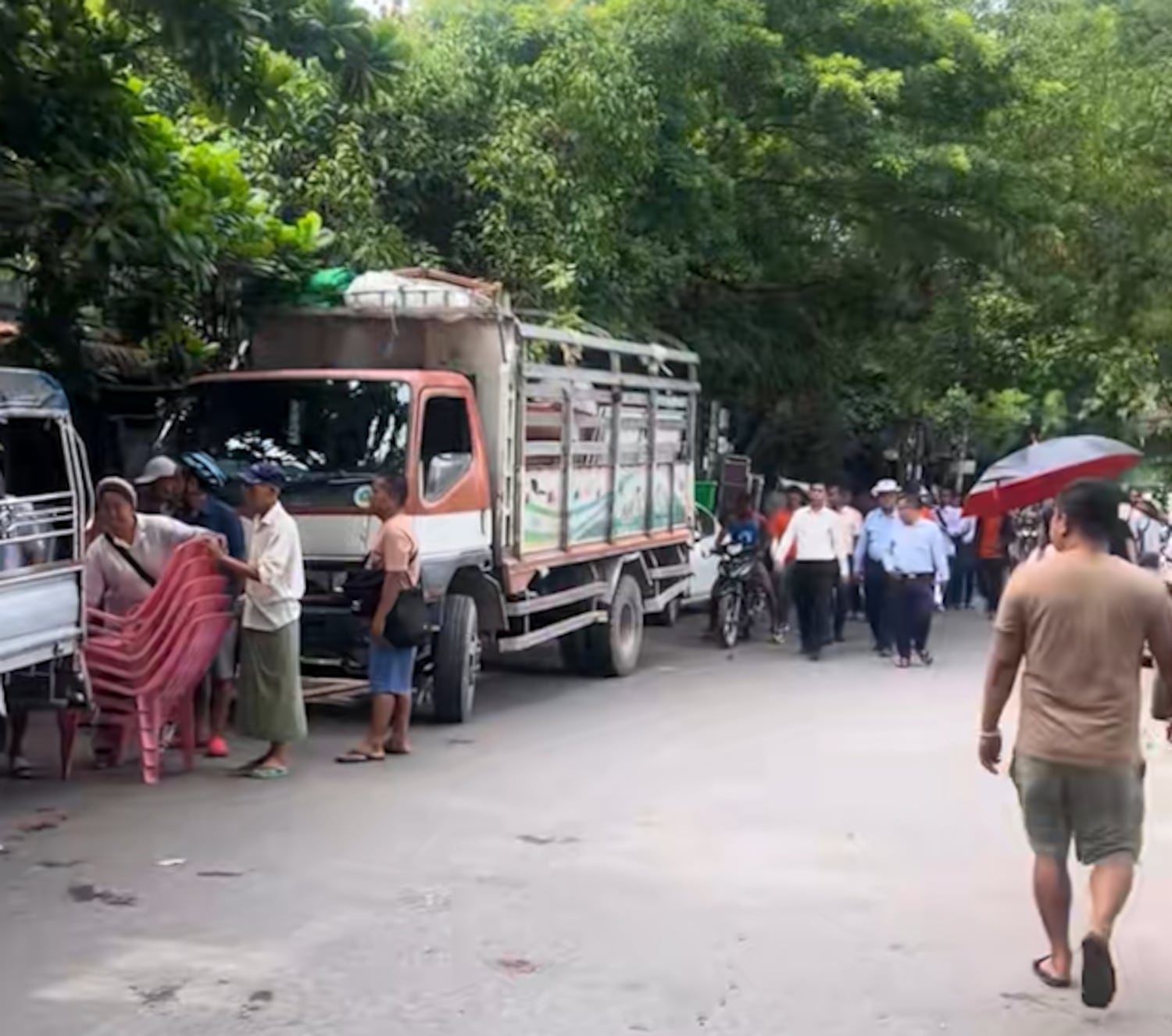 မန္တလေး မဟာအောင်မြေက အားကစားကွင်းပတ်လည်က ဆိုင်ခန်း ၁၇၂ ခန်း ဖယ်ရှားခံရ