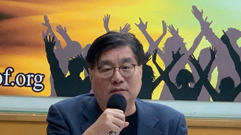 台湾关怀中国人权协会理事长杨宪宏主张通过《难民法》。(记者 黄春梅摄)