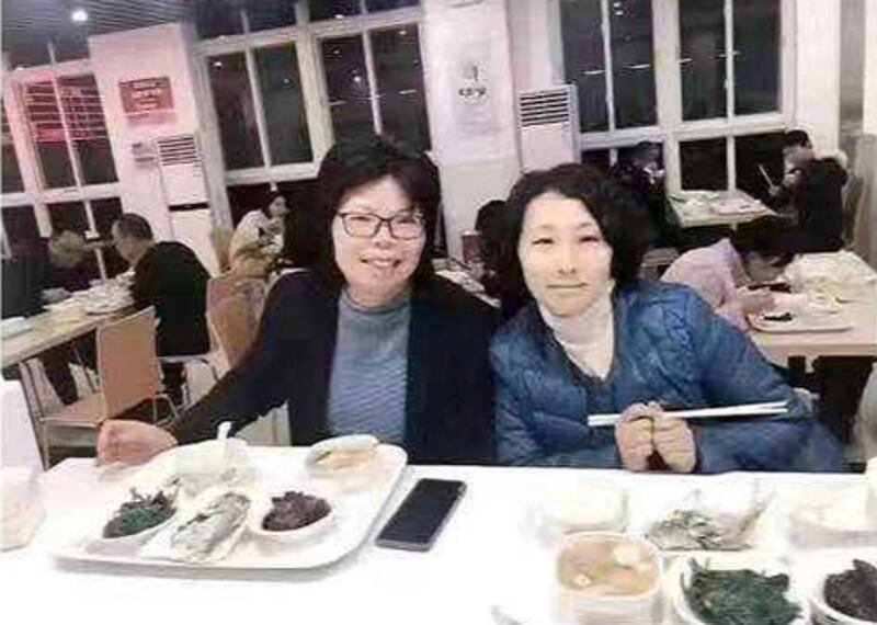 因為朱謂萍(左)敢於戮破官方的謊言,因此被譽為「上海市的良心」。(網絡圖片)