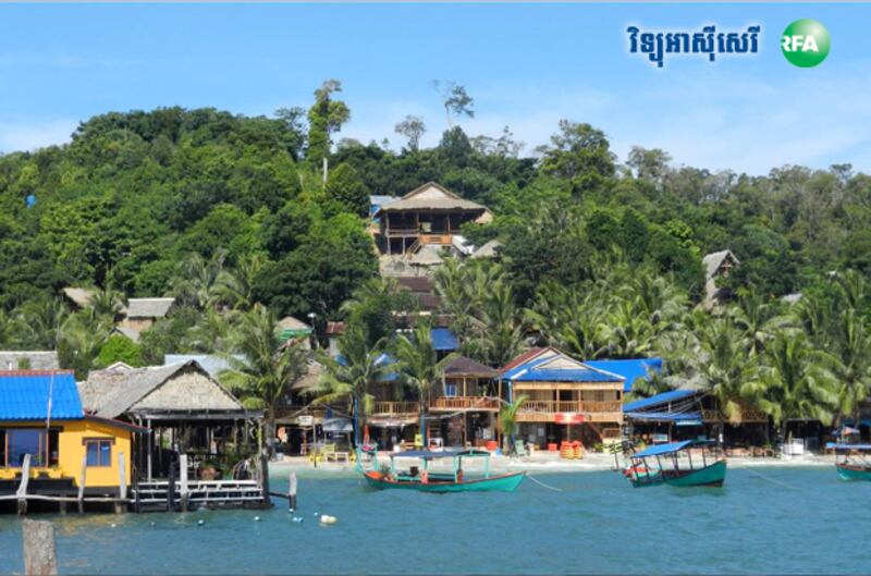 ឆ្នេរ​សមុទ្រ​នៅ​កោះរ៉ុង ខេត្ត​ព្រះសីហនុ។ រូបថត​កាល​ពី​ចុង​ឆ្នាំ​២០១៤ 