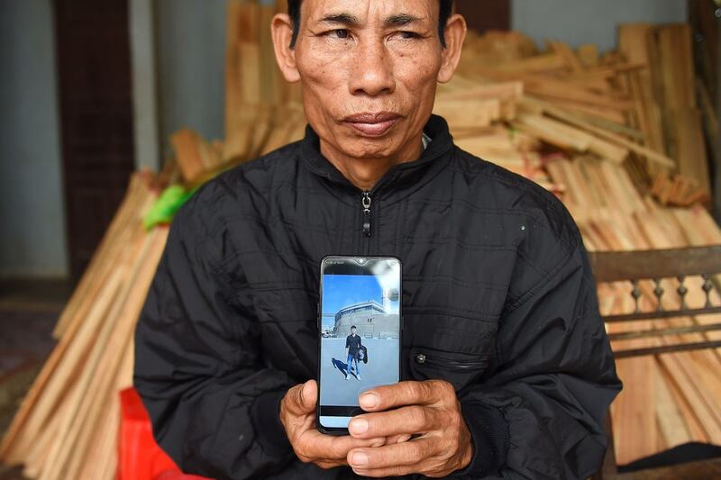 Ông Nguyễn Đình Gia ở huyện Cần Lộc, tỉnh Hà Tĩnh, có con trai là Nguyễn Đình Lượng 20 tuổi, hiện mất tích ở Anh. Ảnh chụp hôm 29/10/2019.