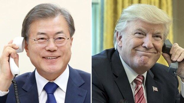 문재인 대통령은 7일 오후 35분간 도널드 트럼프 미국 대통령과 통화하면서 북한이 지난 4일 쏘아올린 발사체 관련 정보를 공유하고 이후 한반도 비핵화 방안에 대해 논의했다.