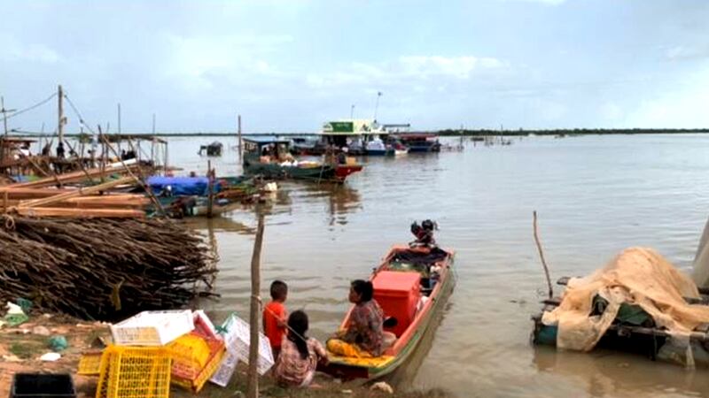 Phnom_Krom_Siem_Reap_120822.JPG