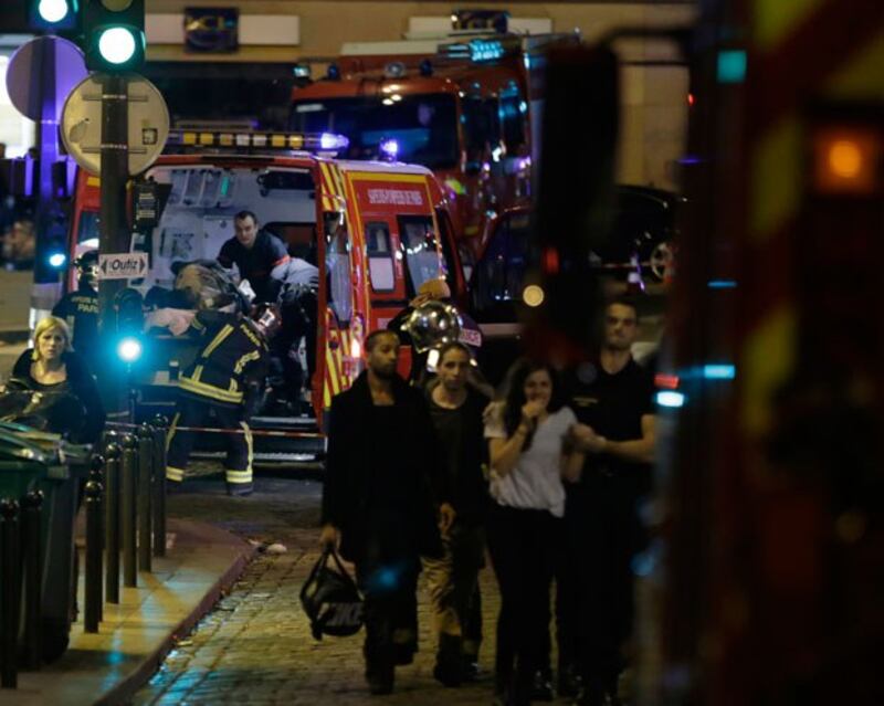 Hiện trường vụ khủng bố ở thủ đô Paris của Pháp tối thứ Sáu 13/11/2015.