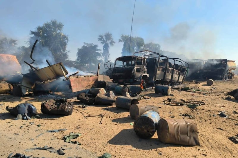 ဒီဇင်ဘာလ ၂၇ ရက်နေ့ ခင်ဦးမြို့နယ် မြေနီလျှိုရွာအနီး လေကြောင်းတိုက်ခိုက်ခံရအပြီး အပျက်အစီးမြင်ကွင်းများ