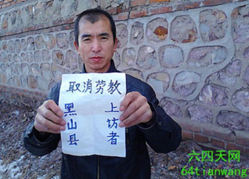 2013年2月06日，遼寧工人代表李鐵強出獄後，希望各界朋友繼續關注遼寧當地的維權狀況。（天網義工提供）