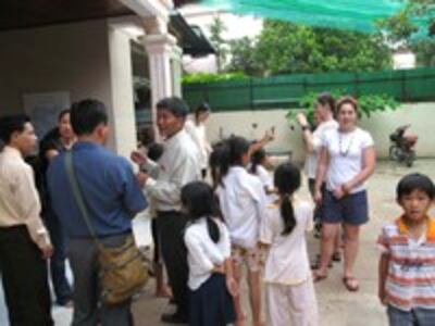 OphanVnCambodianAid200b.jpg