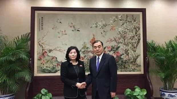 중국 외교부는 5일 쿵쉬안유(孔鉉佑) 중국 외교부 부부장 겸 한반도사무특별대표가 북핵 문제와 북미협상을 담당하는 최선희 북한 외무성 부상과 만나 한반도 문제에 관해 의견을 교환했다고 밝혔다.
