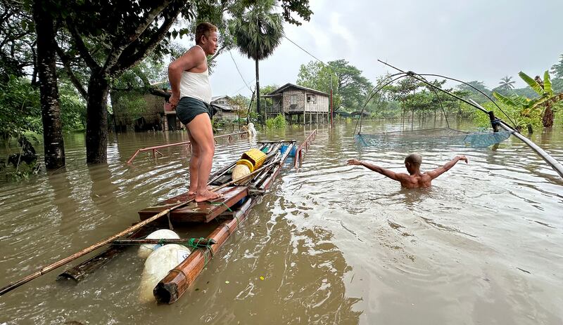 ရန်ကုန်တိုင်း၊ လှည်းကူးမြို့ အနိမ့်ပိုင်းရပ်ကွက်များ ရေကြီးရေလျှံနေသည်ကို ၂၀၂၃ အောက်တိုဘာ ၈ ရက်နေ့က တွေ့ရစဉ်။ (Photo : RFA)