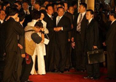 图片:海协会会长陈云林抵达台湾,海基会董事长江丙坤亲自在圆山饭店迎候(RFA)