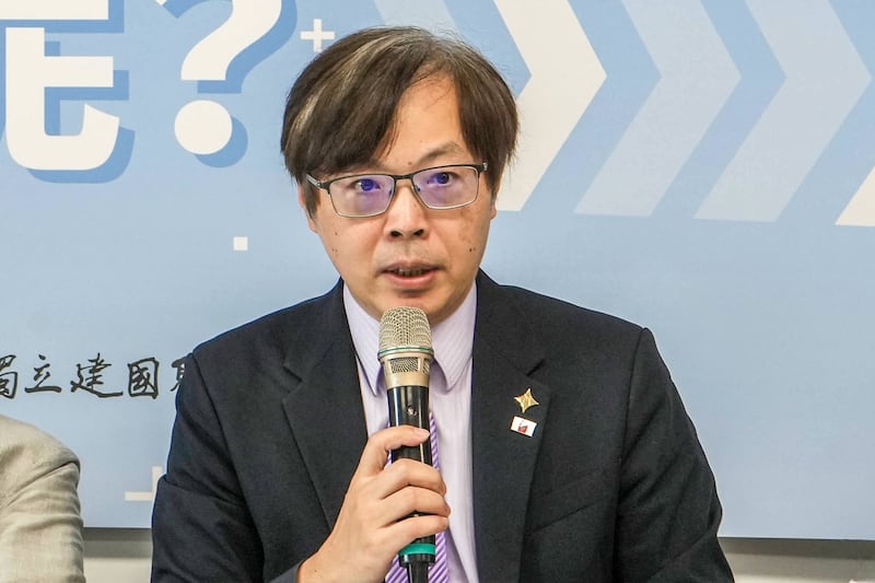 台灣基進黨主席王興煥認為，要修法加重對來台鬧事旅客的刑罰。（台灣基進黨提供）