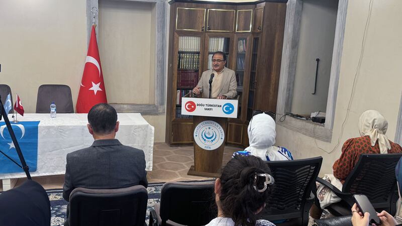 شەرقىي تۈركىستان ۋەخپىسى ئىستانبۇلدا ئۇيۇشتۇرغان «شەرقىي تۈركىستاندىكى مەدەنىيەت مىراسى ۋە ئىرقىي قىرغىنچىلىق» دېگەن تېمىدىكى يىغىن كۆرۈنۈشى. 2024-يىلى 28-سېنتەبىر، ئىستانبۇل