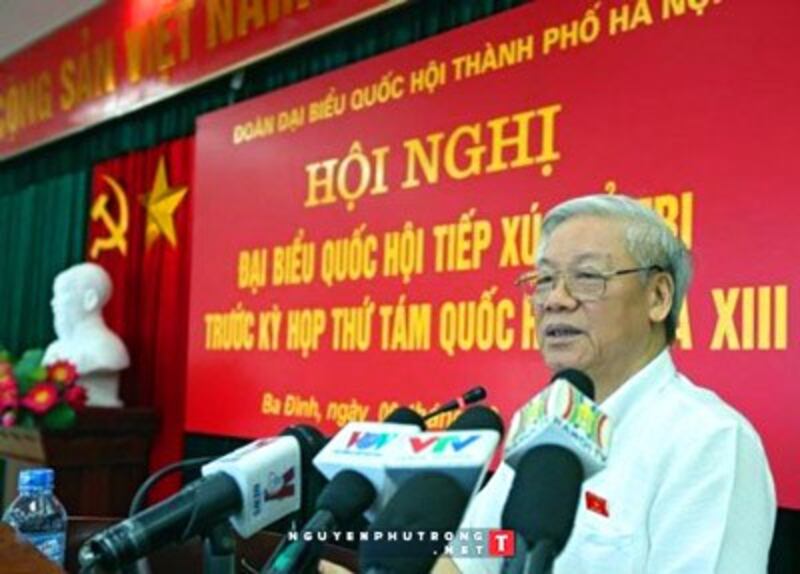 Tổng bí thư Nguyễn Phú Trọng cho rằng chống tham nhũng thì phải như đánh chuột nhưng đừng để vỡ bình