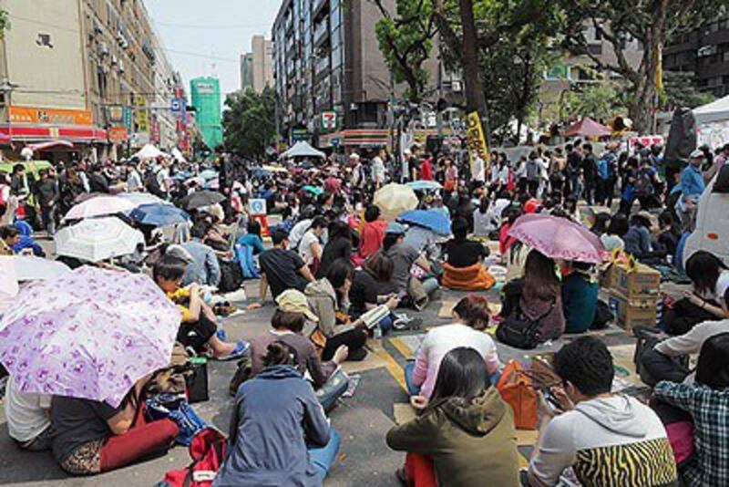 Student demonstrators stage a sit-in protest in Taipei, March 24, 2014. Photo credit: RFA.