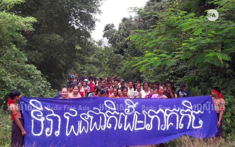 ពលរដ្ឋ​ជាង ២០០​នាក់​មក​ពី​ខេត្ត​មណ្ឌលគិរី រតនគិរី កំពង់ធំ និង​ខេត្ត​ស្ទឹងត្រែង ប្រារព្ធ​ទិវា​ជនជាតិ​ដើម​ភាគតិច​អន្តរជាតិ​នៅ​ភូមិ​ក្បាលរមាស​ចាស់ ឃុំ​ក្បាលរមាស ស្រុក​សេសាន ខេត្ត​ស្ទឹងត្រែង នៅ​ថ្ងៃ​ទី​៩ ខែ​សីហា ឆ្នាំ​២០១៧។