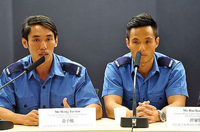 海難事故當日第一時間趕到現場拯救的兩名紀律部隊人員，周三（10月3日）向記者講述救人經過，他們指現場環境惡劣，拯救工作十分困難。（相片由香港政府提供）