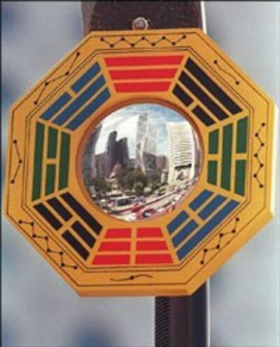 Gương phong thủy. AFP PHOTO.