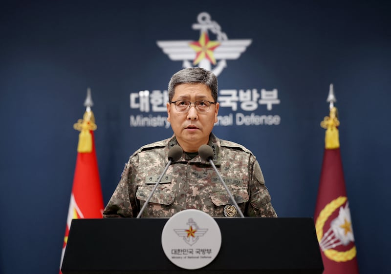 한국 군과 유엔 측 조사단은 지난달 DMZ에서 폭발해 군인 3명이 다친 지뢰 2발이 북한군이 매설한 것으로 최종 판단했다.