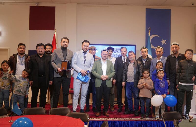 ئىككى جۇمھۇرىيەتنى خاتىرىلەش پائالىيىتىدىن كۆرۈنۈش. 2023-يىلى 12-نويابىر، گوللاندىيە.