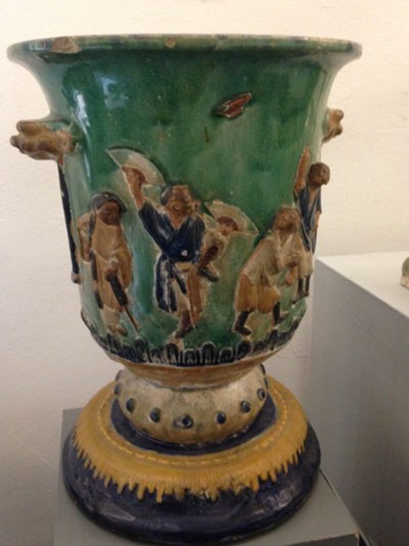 Hội sưu tầm cổ vật Gốm Nam bộ ở TP. Hồ Chí Minh vừa có cuộc trưng bày tại Bảo tàng mỹ thuật Việt Nam, thủ đô Hà Nội từ ngày 8 tháng 5 năm 2015.Hình do TS Hậu cung cấp.