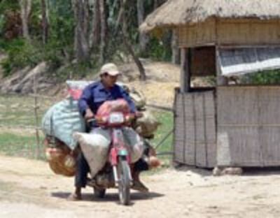 VietnamCambodiaBorder200.jpg