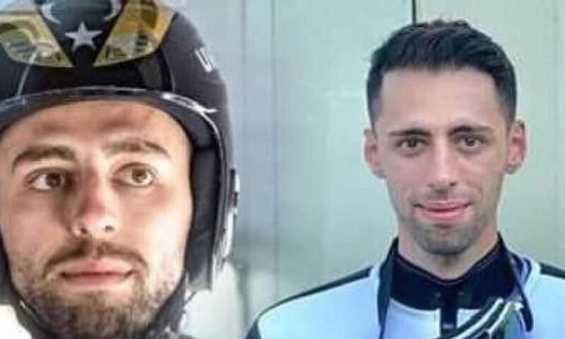 بېشىغا كىيگەن قالپىقى بىلەن چاڭغىسىغا شەرقىي تۈركىستاننىڭ بايرىقىنىڭ رەسىمى چۈشۈرۈپ 2022-يىللىق بېيجىڭ قىشلىق ئولىمپىكىدە مۇسابىقىگە چۈشكەن تۈرك تەنھەرىكەتچى فاتىھ ئاردا ئىپچىئوغلۇ ئەپەندى. 2022-يىلى 5-فېۋرال.