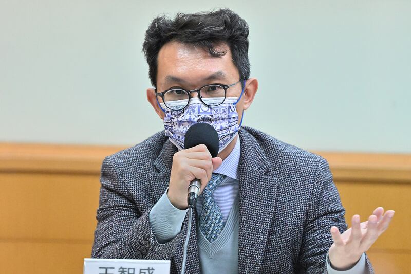 2022年2月25日，中華亞太菁英交流協會秘書長王智盛：台灣將以高科技和半導體作為對俄羅斯制裁主軸。（鍾廣政 攝）