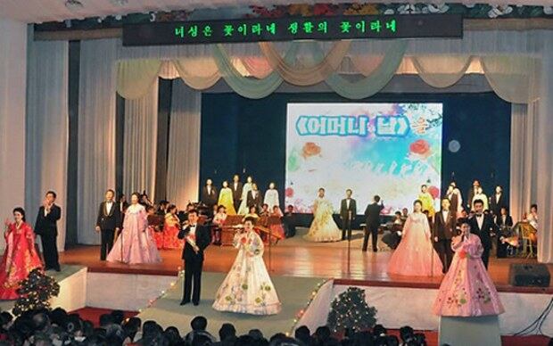 북한의 어머니날인 11월 16일 기념 행사가 열리고 있다.