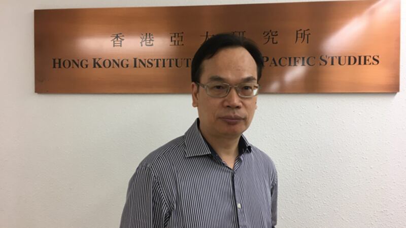 負責是次調查的香港中文大學香港亞太研究所副所長（執行）鄭宏泰認為，「今次湧現移民呼聲的問題，難免令人想起上世紀八九十年代那波『人才外流』的移民潮」。（資料圖片） 