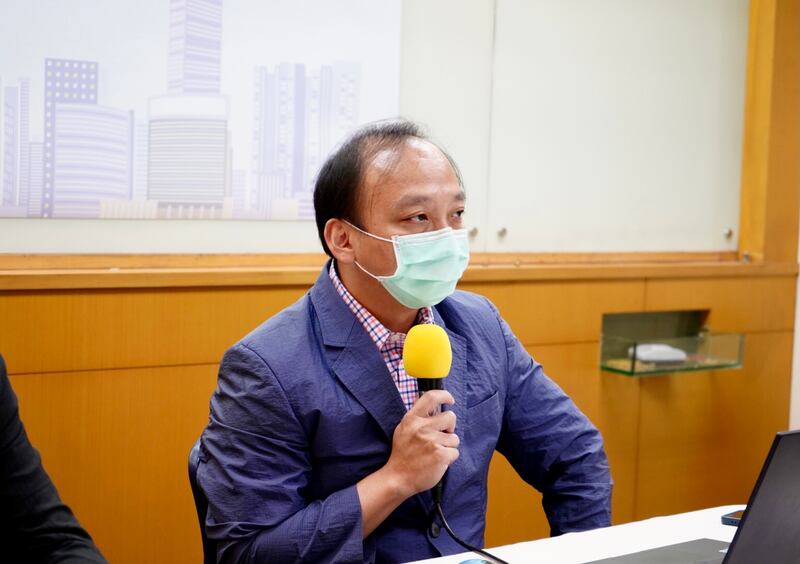 台北海洋科技大學通識教育中心副教授吳建忠分析,就張學友也被小粉紅攻擊一事可見,習近平要的是香港人「心悅誠服地回歸」,不能表裡不一,未來香港沒有不表態的自由。(淳音 攝)