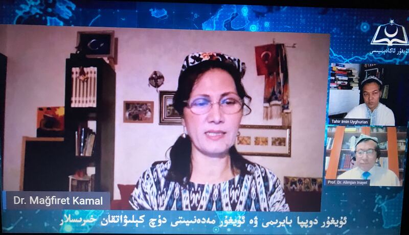 مەركىزى ئىستانبۇلغا جايلاشقان ئۇيغۇر ئاكادېمىيىسىنىڭ ئۇيۇشتۇرۇشى بىلەن ئۆتكۈزۈلگەن «ئۇيغۇر دوپپا بايرىمى ۋە ئۇيغۇر مەدەنىيىتى دۇچ كېلىۋاتقان خىرىسلار» دېگەن تېمىسىدىكى تور يىغىنىدا ئاكادېميەسىنىڭ مۇئاۋىن رەئىسى دوكتور مەغپىرەت كامال خانىم رىياسەتچىلىك قىلماقتا. 2021-يىلى 5-ماي.