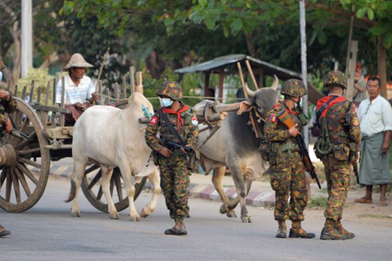 စစ်ကောင်စီတပ်သားများကို ၂၀၂၁ ခုနှစ် ဖေဖော်ဝါရီလ ၁၇ ရက်နေ့က နေပြည်တော်မှာ တွေ့ရစဥ်။
