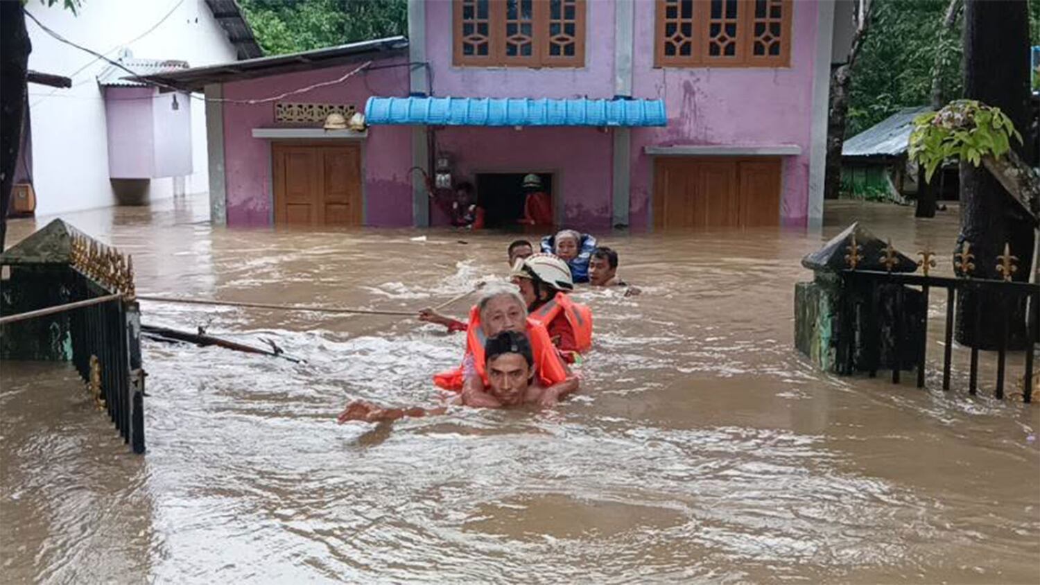 ငဝန်မြစ်ရေကာတာကျိုးလို့ ဒေသခံ ခုနစ်ထောင်နီးပါး အရေးပေါ်ရွှေ့ပြောင်းနေရ