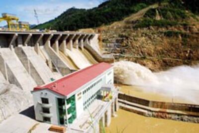 Nhà máy thủy điện Sesan 4 trên sông Sê San trên địa phận VN ( Tây tỉnh Pleiku)