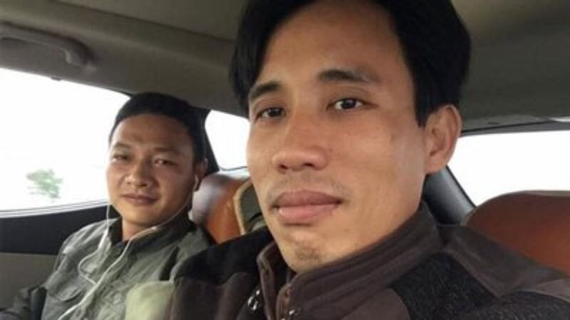 Hai nhà hoạt động Bạch Hồng Quyền (trái) và Hoàng Đức Bình. 