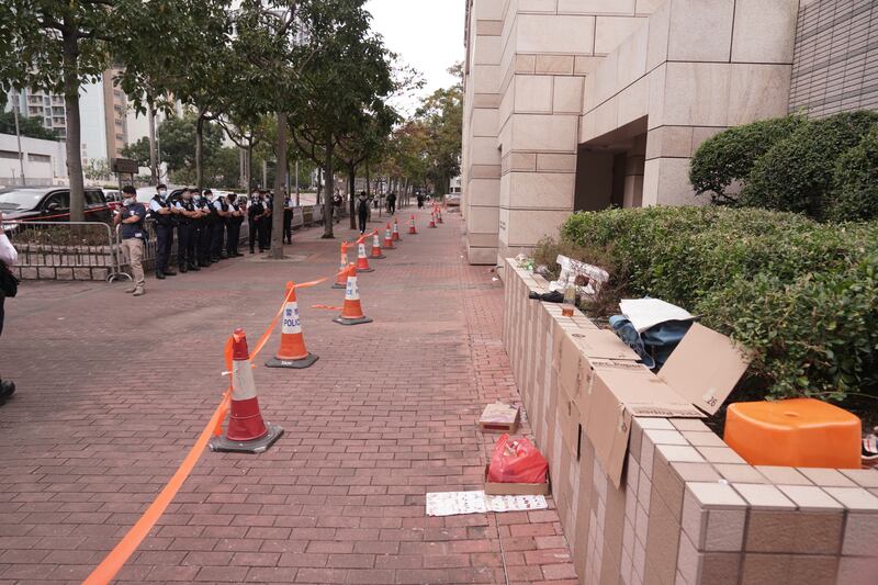 惟今次案件再次引來數以百計市民到場通宵排隊輪候，但當中疑似出現「排隊黨」。（石頭攝）
