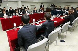 서울 강북구 수유동 통일교육원에서 열린 대학생 모의 남북회담에서 남, 북 대표를 맡은 학생들이 모의회담을 하고 있다. 