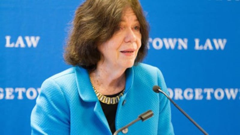 伊迪絲·布朗·魏斯教授(Edith Brown Weiss)认为：当代人与前代、后代的关系是一种伙伴关系，代与代之间的公平为各代人提供了底限，必须确保每代人至少拥有如同其祖辈水准的行星资源区；如果当代人传给下一代不太健全的行星，即是违背了代际的公平。(Public Domain)