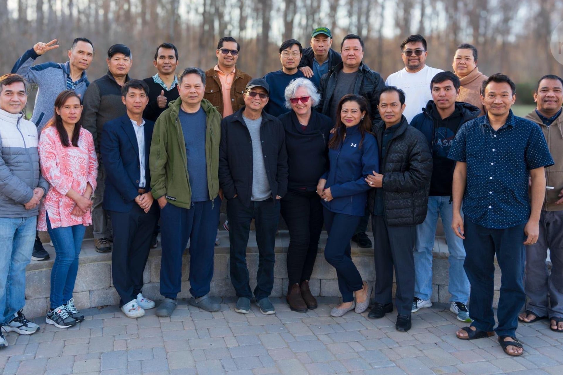 ថ្នាក់ដឹកនាំ និងសហការីនៃវិទ្យុអាស៊ីសេរី ថតរូបអនុស្សាវរីយ៍ កាលពីខែមេសាឆ្នាំ ២០២៥ កន្លងទៅ។