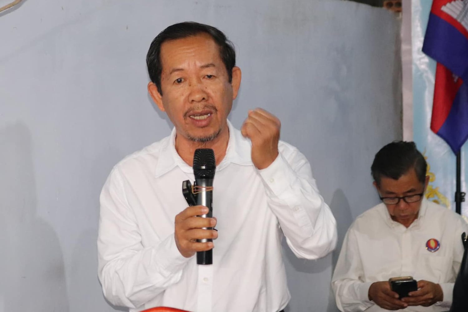 (រូបឯកសារ) លោក រ៉ុង ឈុន ទីប្រឹក្សាគណបក្សកម្លាំងជាតិ ថ្លែងសារក្នុងពិធីរម្លឹកទិវាសិទ្ធិនារី ថ្ងៃទី៨ ខែមីនា ឆ្នាំ២០២៥។